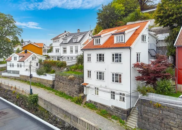 Bright With A Sea View In The Center Of Apartament *