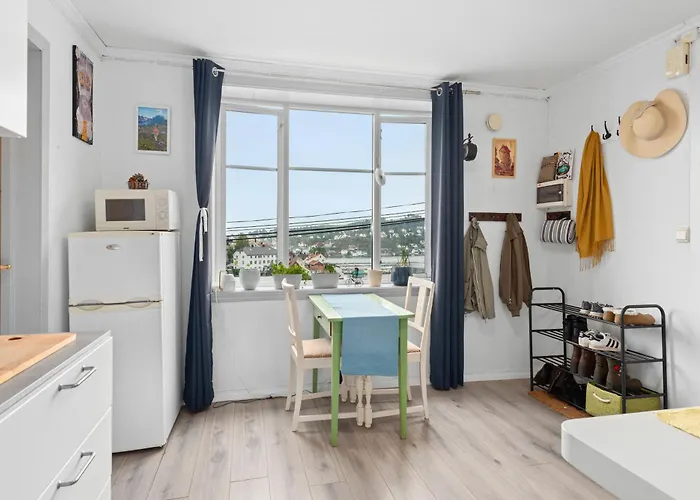 Apartament Bright With A Sea View In The Center Of
